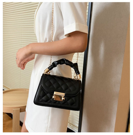 Trendy Lattice Chain Shoulder Tote Bag for Women – Stylish & Versatile Handbag